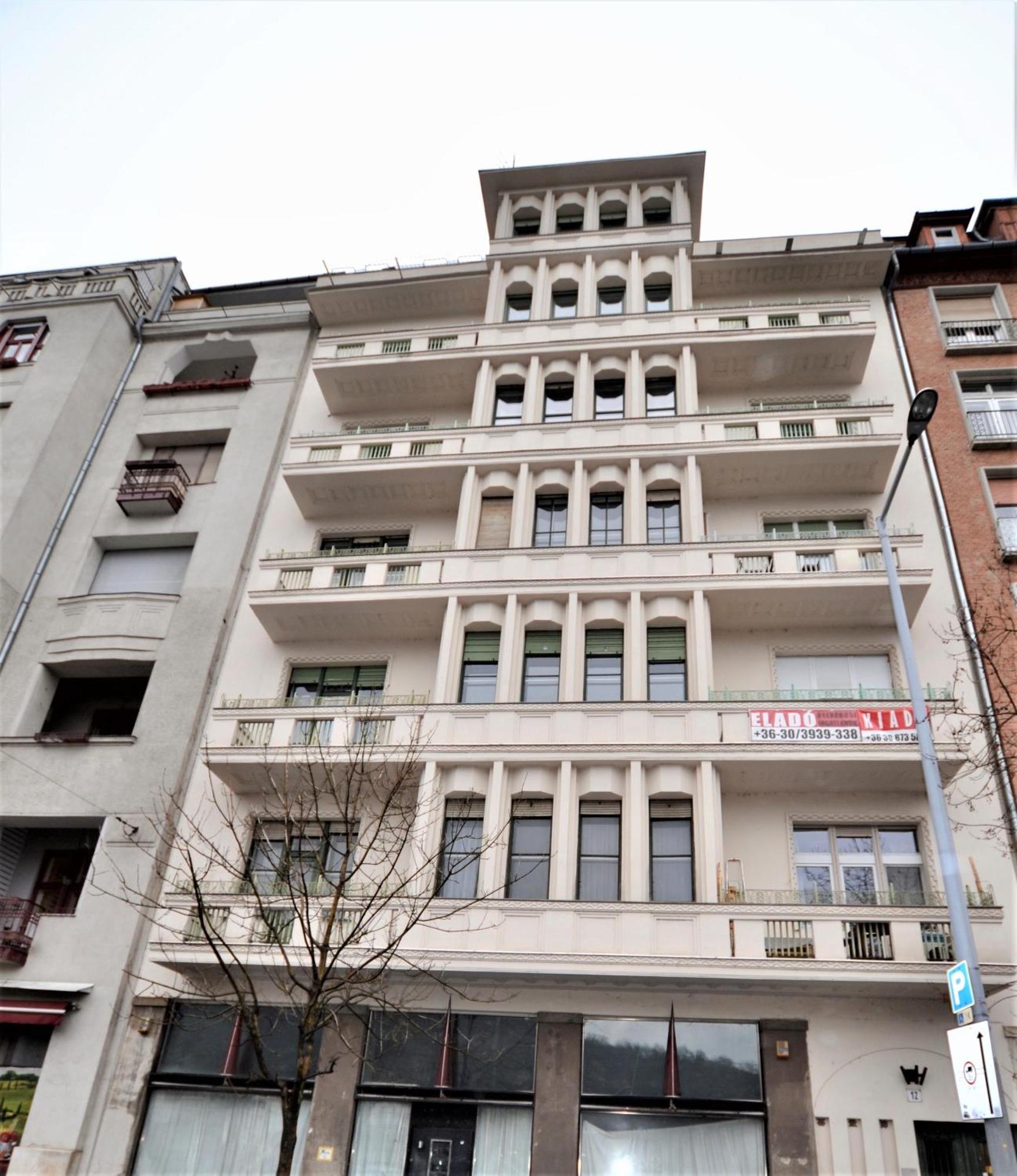 Junior Orange Apt. *