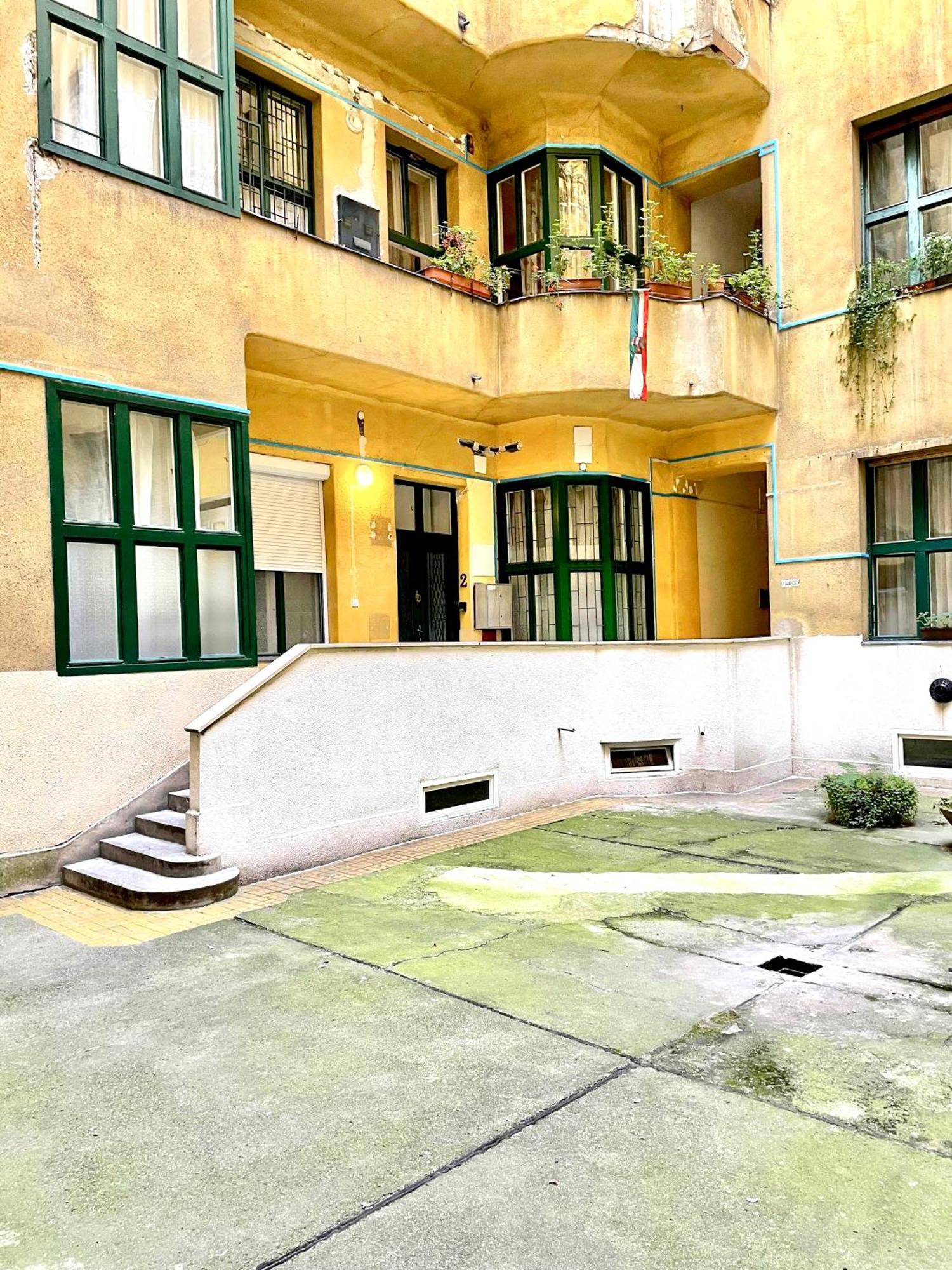 Apartment Junior Orange Apt. *